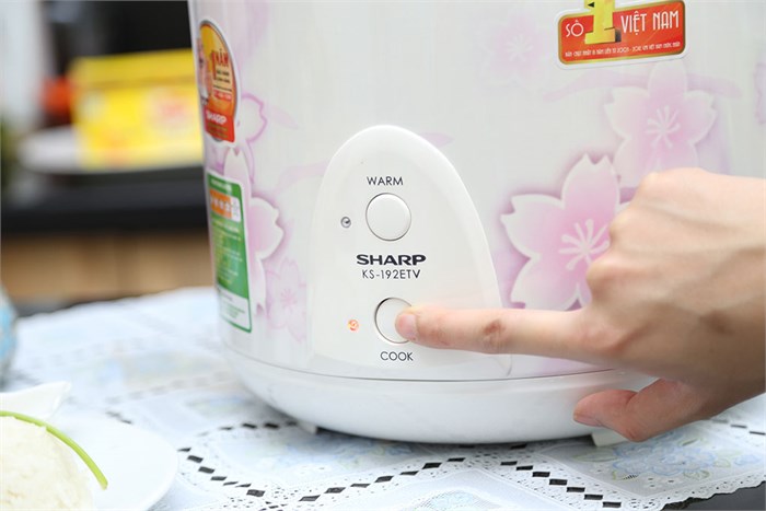Nồi cơm nắp gài Sharp KS-192ETV 1.8 lít Màu Hồng