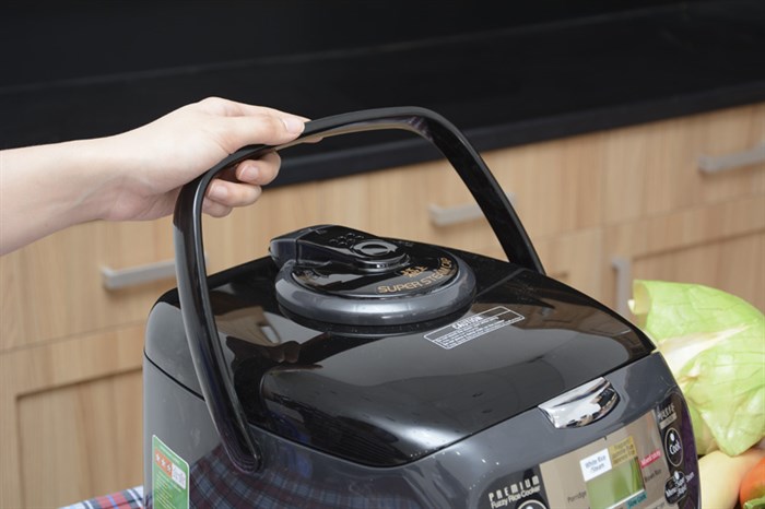 Nồi cơm điện Hitachi 1.8 lít XMC18Y Màu Đen