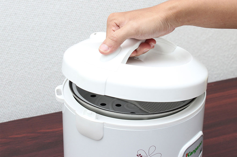 Nồi cơm điện nắp gài Kangaroo 1.2L KG18N
