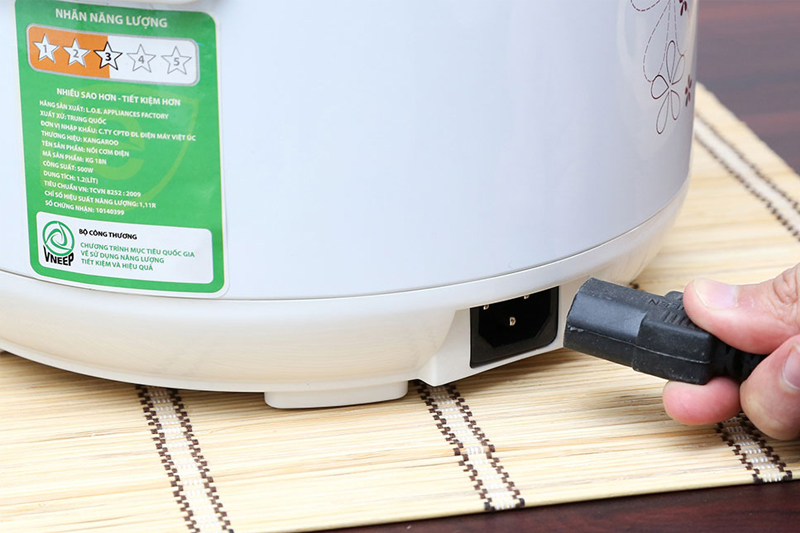 Nồi cơm điện nắp gài Kangaroo 1.2L KG18N