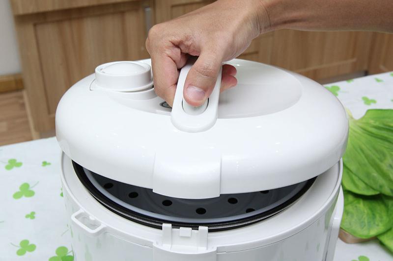 Nồi cơm điện nắp gài Electrolux 1.8 lít ERC2100B