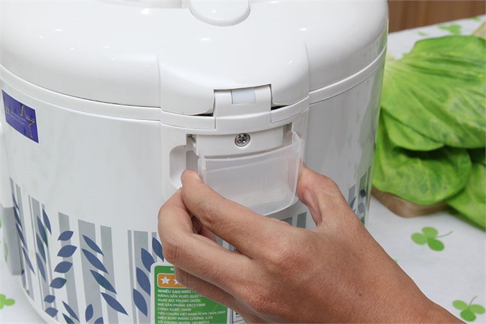 Nồi cơm nắp gài Electrolux 1.8 lít ERC2100B Màu Trắng - Xanh