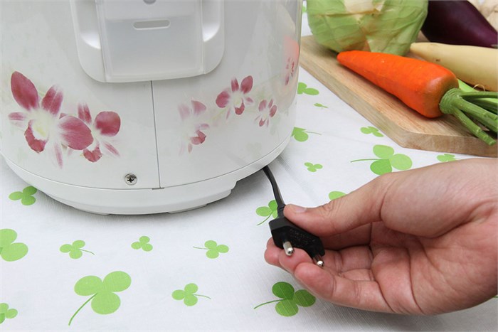 Nồi cơm điện Panasonic 1 lít SR-TEJ10 Màu Trắng