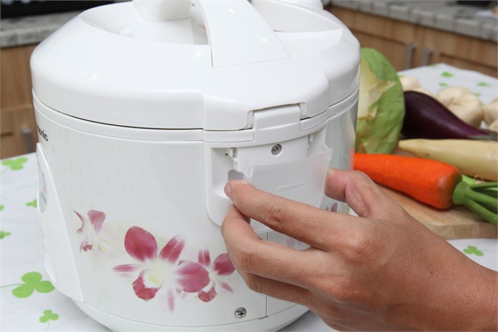 Nồi cơm điện Panasonic 1 lít SR-TEJ10 Màu Trắng