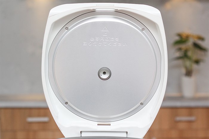 Nồi cơm điện Toshiba 1.8 lít RC-18NMF(WT)VN Màu Trắng