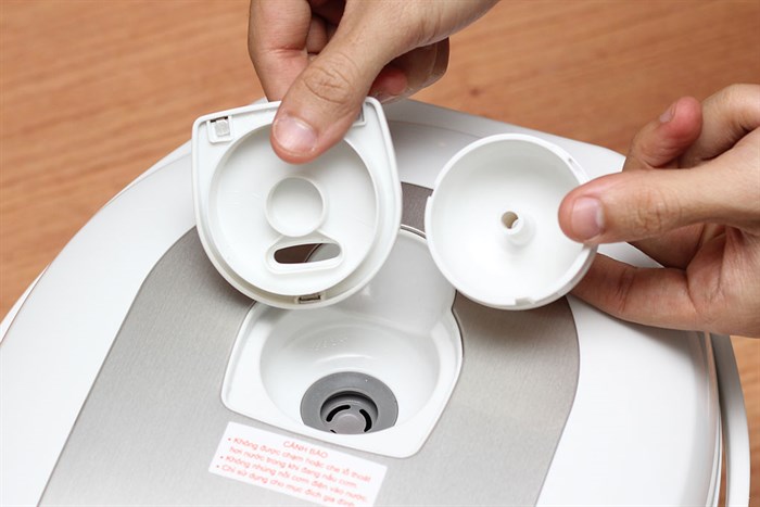 Nồi cơm điện Toshiba 1.8 lít RC-18NMF(WT)VN Màu Trắng