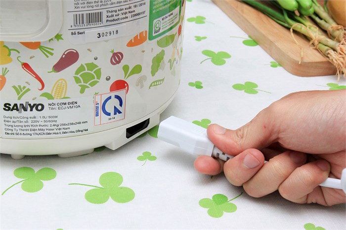 Nồi cơm điện Sanyo 1 lít ECJ-VM10A Màu Trắng