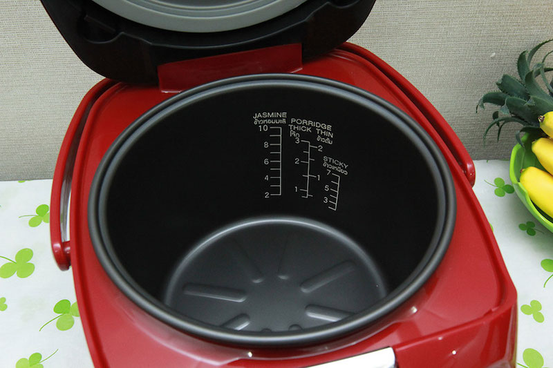 Lòng nồi hợp kim nhôm phủ lớp chống dính nấu cơm không dính và dễ lau chùi