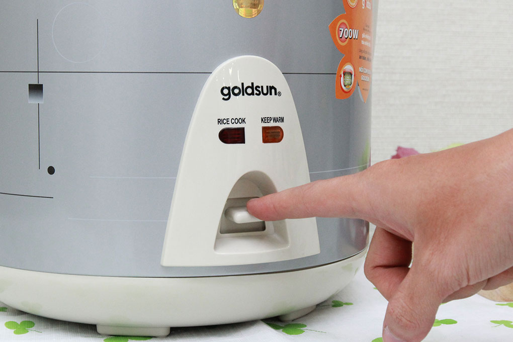 Nồi cơm nắp gài Goldsun ARC-G18BS 1.8 lít