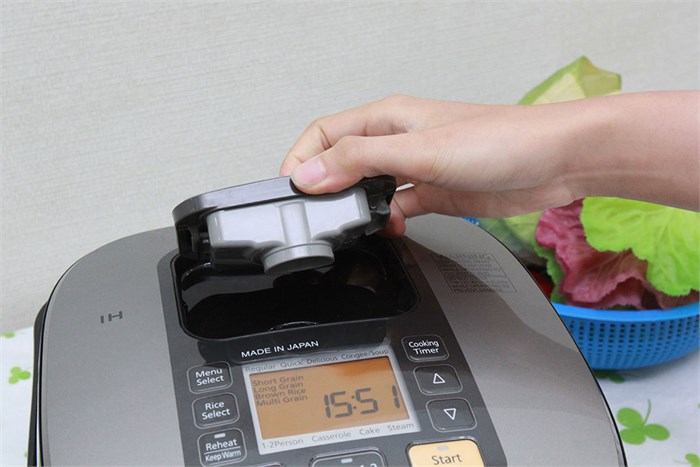 Nồi cơm cao tần Panasonic 1.8 lít SR-HB184KRA Màu Đen