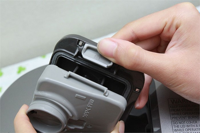 Nồi cơm cao tần Panasonic 1.8 lít SR-HB184KRA Màu Đen