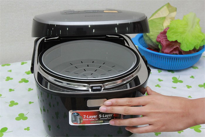 Nồi cơm cao tần Panasonic 1.8 lít SR-HB184KRA Màu Đen