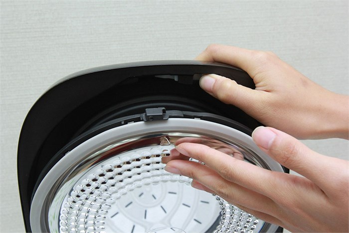 Nồi cơm cao tần Panasonic 1.8 lít SR-HB184KRA Màu Đen