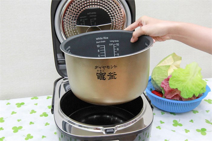 Nồi cơm cao tần Panasonic 1.8 lít SR-HB184KRA Màu Đen