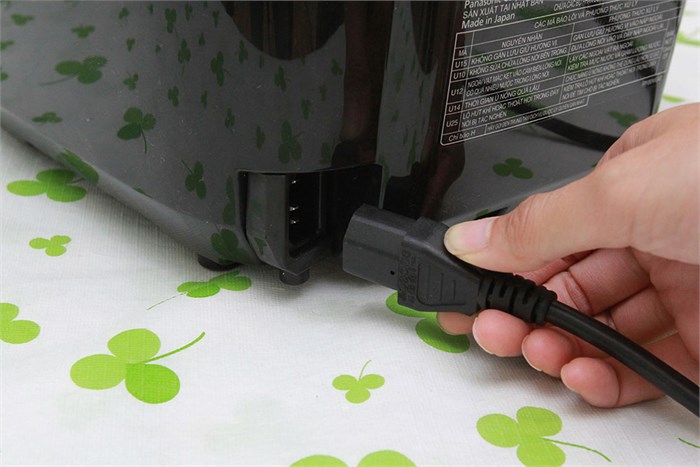 Nồi cơm cao tần Panasonic 1.8 lít SR-HB184KRA Màu Đen