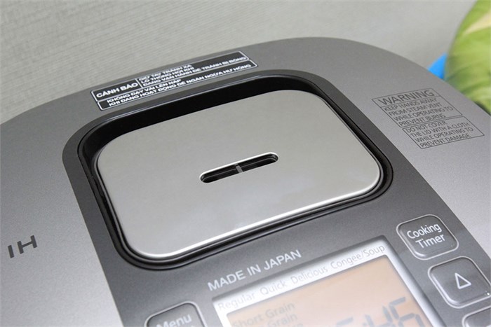 Nồi cơm cao tần Panasonic 1.8 lít SR-HB184KRA Màu Đen