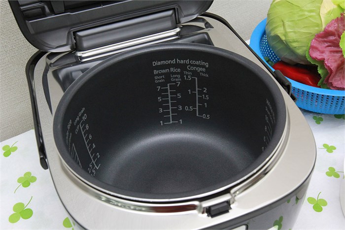 Nồi cơm cao tần Panasonic 1.8 lít SR-HB184KRA Màu Đen