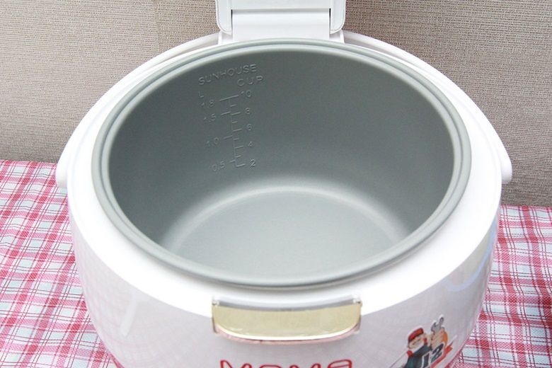 Nồi tráng men -Nồi cơm điện nắp gài Sunhouse Mama 1.8 lít SHD 8661