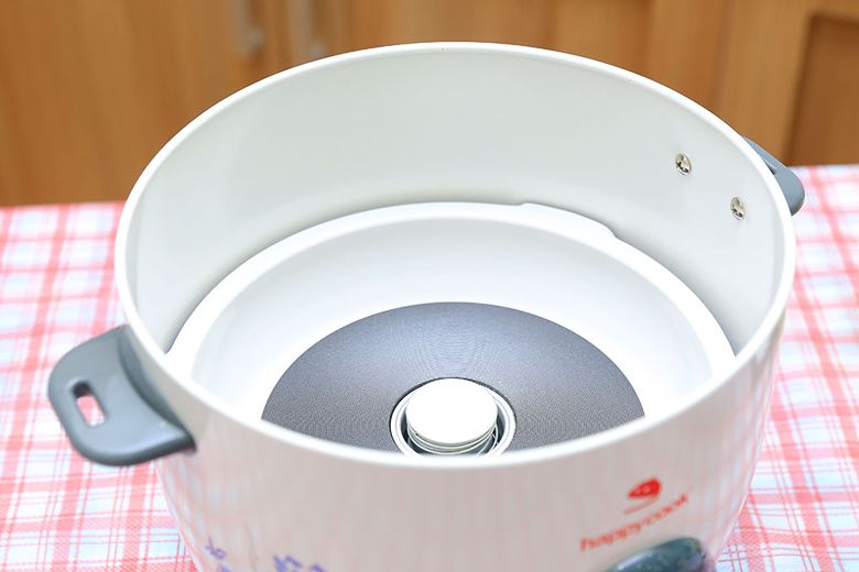Mâm nhiệt to ở đáy nồi giúp nấu cơm nhanh