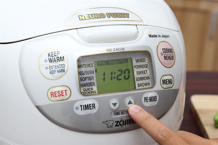 Nồi cơm điện Zojirushi 1.8 lít ZONC-NS-ZAQ18 Màu Trắng