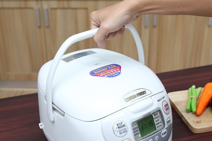 Nồi cơm điện Zojirushi 1.8 lít ZONC-NS-ZAQ18 Màu Trắng