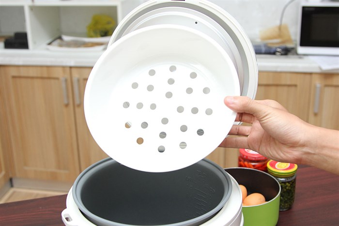 Nồi cơm điện Sanyo 1.8 lít ECJ-SP18A Màu Trắng