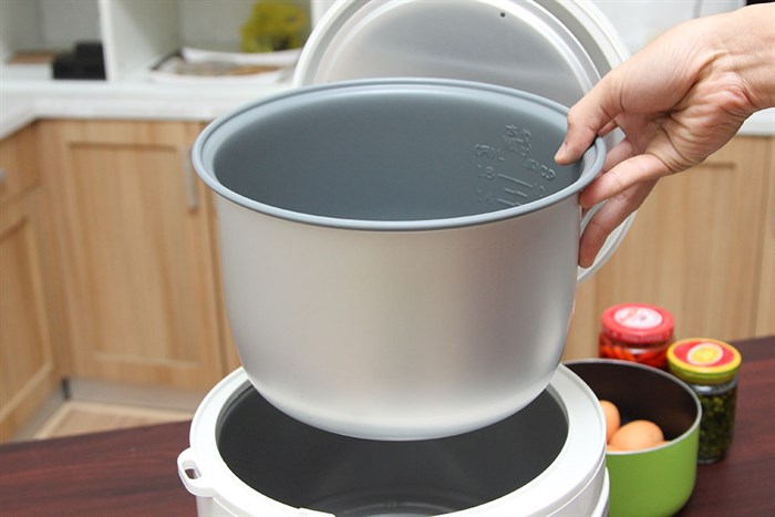 Nồi cơm điện Sanyo 1.8 lít ECJ-SP18A Màu Trắng