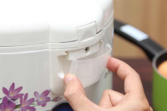 Nồi cơm điện Sanyo 1.8 lít ECJ-SP18A Màu Trắng