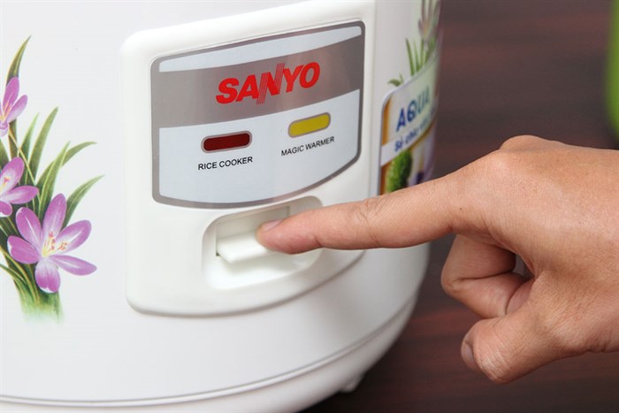 Nồi cơm điện Sanyo 1.8 lít ECJ-SP18A Màu Trắng