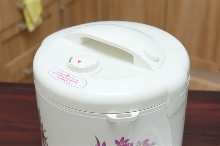 Nồi cơm điện Sanyo 1.8 lít ECJ-SP18A Màu Trắng