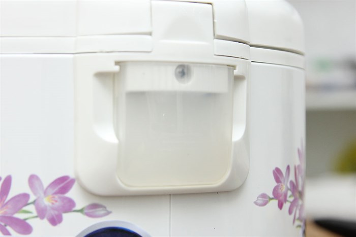 Nồi cơm điện Sanyo 1.8 lít ECJ-SP18A Màu Trắng