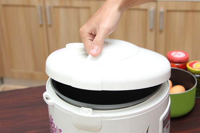 Nồi cơm điện Sanyo 1.8 lít ECJ-SP18A Màu Trắng