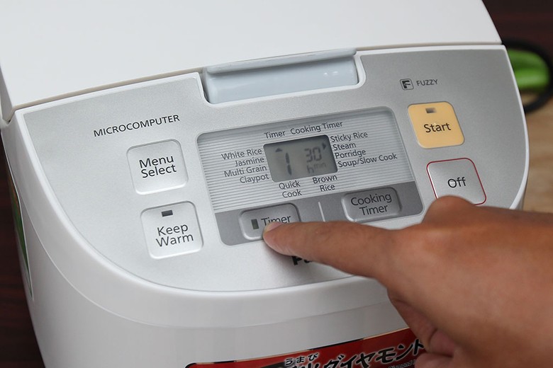 Nhấn Timer để hẹn giờ nấu cơm tự động