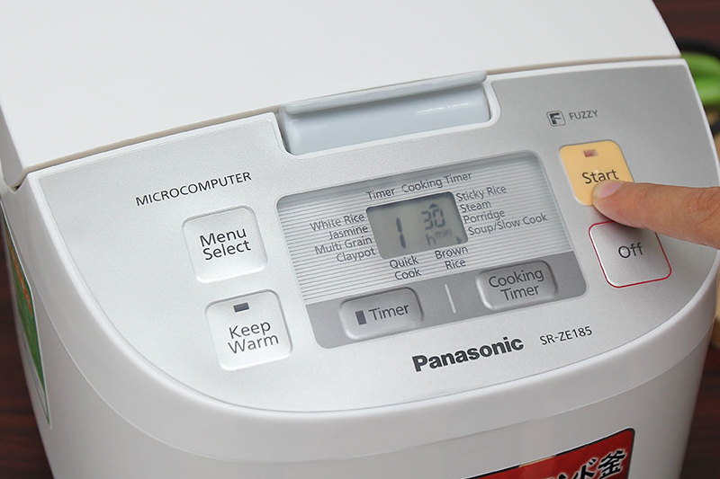 Nồi cơm điện tử Panasonic 1.8 lít SR-ZE185WRA