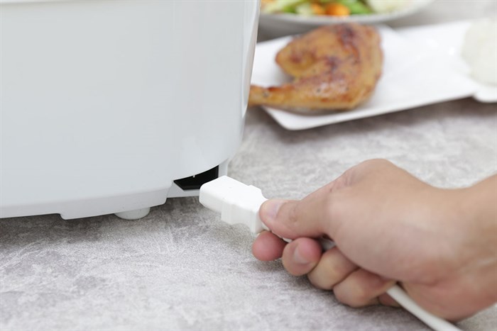 Nồi cơm điện tử Philips 1.8 lít HD3130 Màu Trắng - vàng đồng