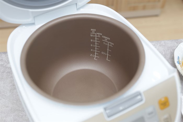 Nồi cơm điện tử Philips 1.8 lít HD3130 Màu Trắng - vàng đồng