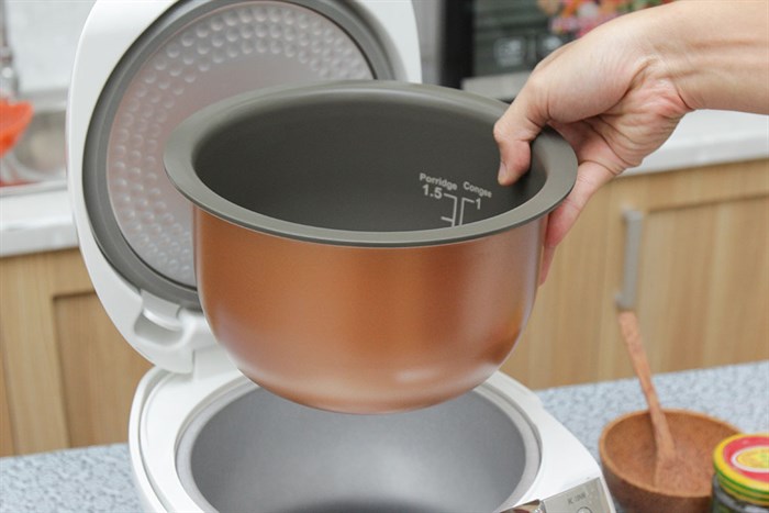 Nồi cơm điện tử Toshiba 1.0 lít RC-10NAF(W)VN Màu Trắng - Hồng