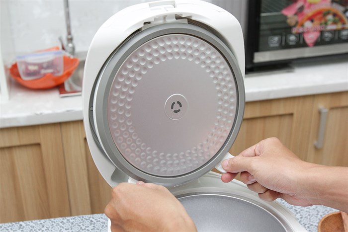 Nồi cơm điện tử Toshiba 1.0 lít RC-10NAF(W)VN Màu Trắng - Hồng