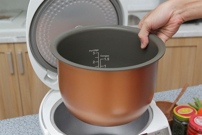 Nồi cơm điện ToshiBa 1.8 lít RC-18NAF(W)VN Màu Trắng - Hồng