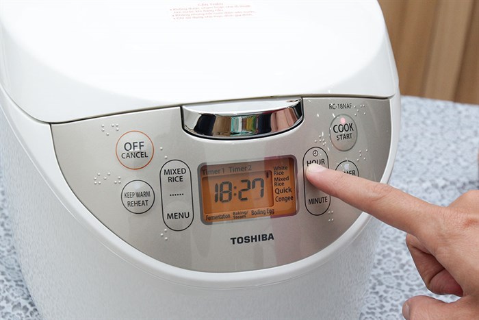 Nồi cơm điện ToshiBa 1.8 lít RC-18NAF(W)VN Màu Trắng - Hồng