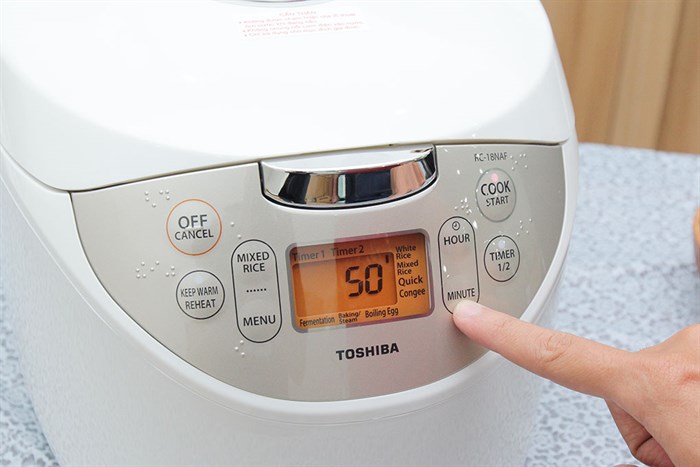 Nồi cơm điện ToshiBa 1.8 lít RC-18NAF(W)VN Màu Trắng - Hồng