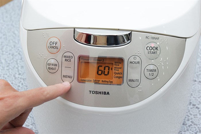 Nồi cơm điện ToshiBa 1.8 lít RC-18NAF(W)VN Màu Trắng - Hồng
