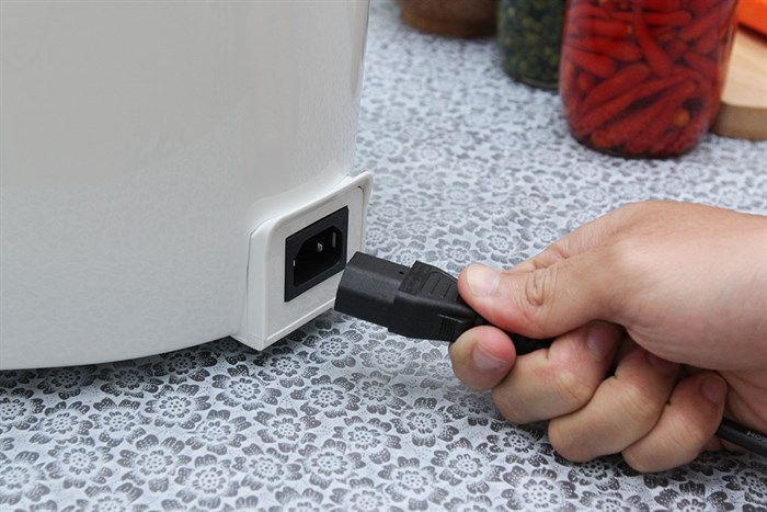 Nồi cơm điện ToshiBa 1.8 lít RC-18NAF(W)VN Màu Trắng - Hồng