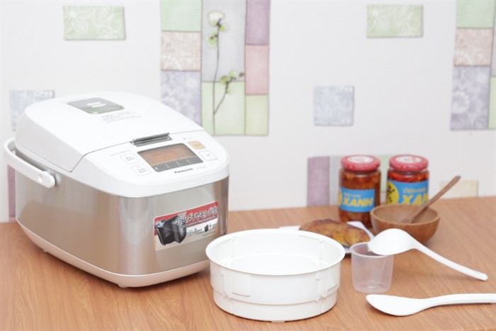 Nồi cơm điện tử Panasonic 1.8 lít SR-ZG185SRAM Màu Trắng