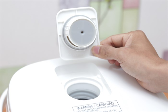 Nồi cơm điện tử Panasonic 1.8 lít SR-ZG185SRAM Màu Trắng