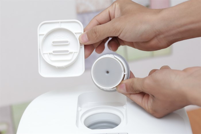 Nồi cơm điện tử Panasonic 1.8 lít SR-ZG185SRAM Màu Trắng