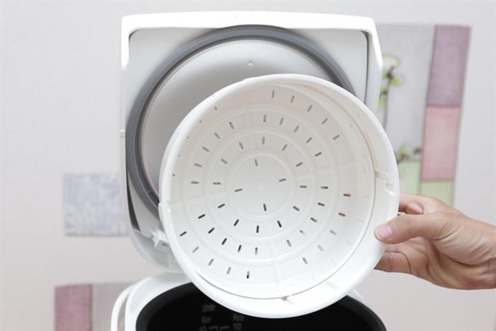 Nồi cơm điện tử Panasonic 1.8 lít SR-ZG185SRAM Màu Trắng