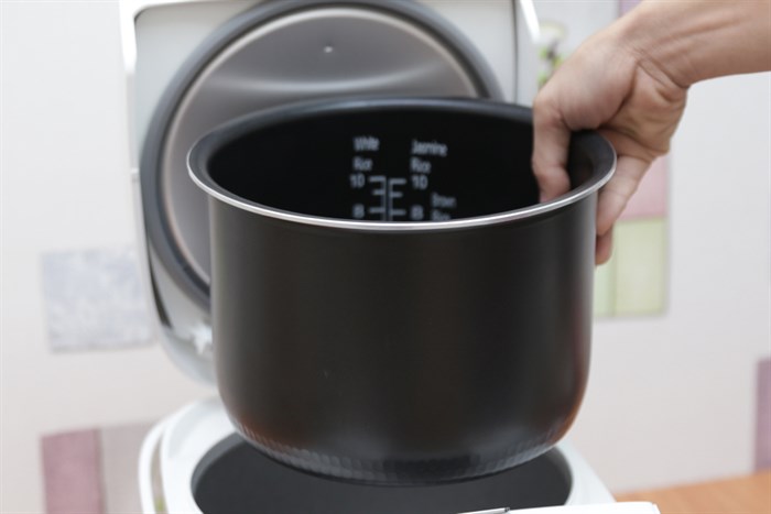 Nồi cơm điện tử Panasonic 1.8 lít SR-ZG185SRAM Màu Trắng