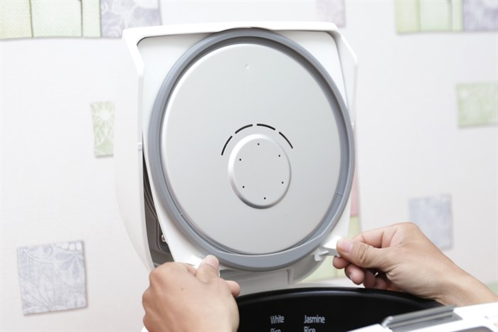 Nồi cơm điện tử Panasonic 1.8 lít SR-ZG185SRAM Màu Trắng