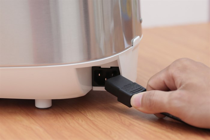 Nồi cơm điện tử Panasonic 1.8 lít SR-ZG185SRAM Màu Trắng